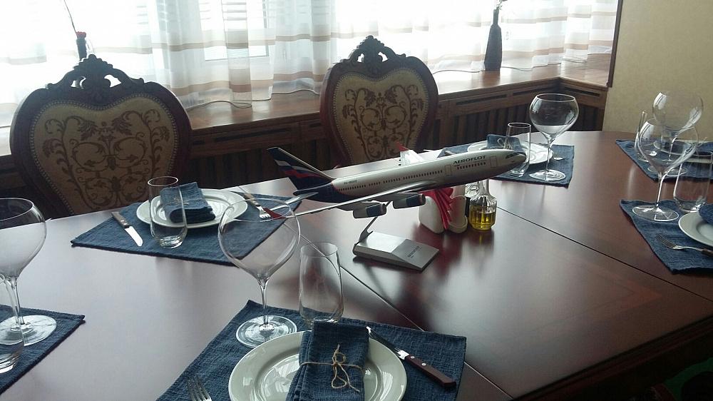 Портал "IGMA", арт. Византия (белый с золотой патиной); очаг "Real-Flame", арт. 3D Silva Log